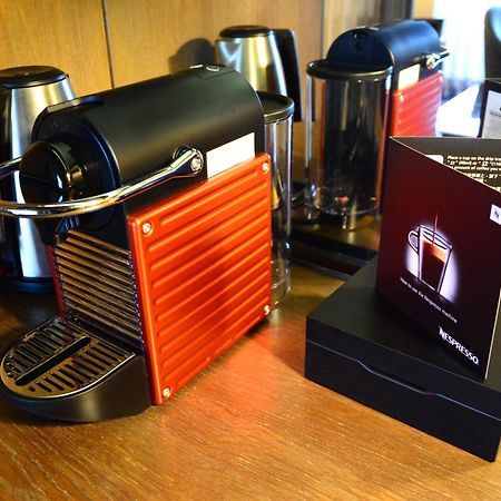 Palais De Chine Hotel Tajpej Kültér fotó A Nespresso machine